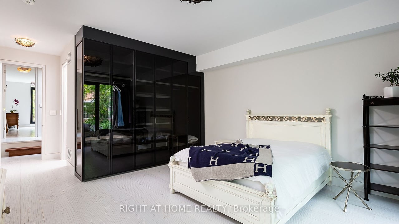 YORKVILLE FORESTY LUXURY