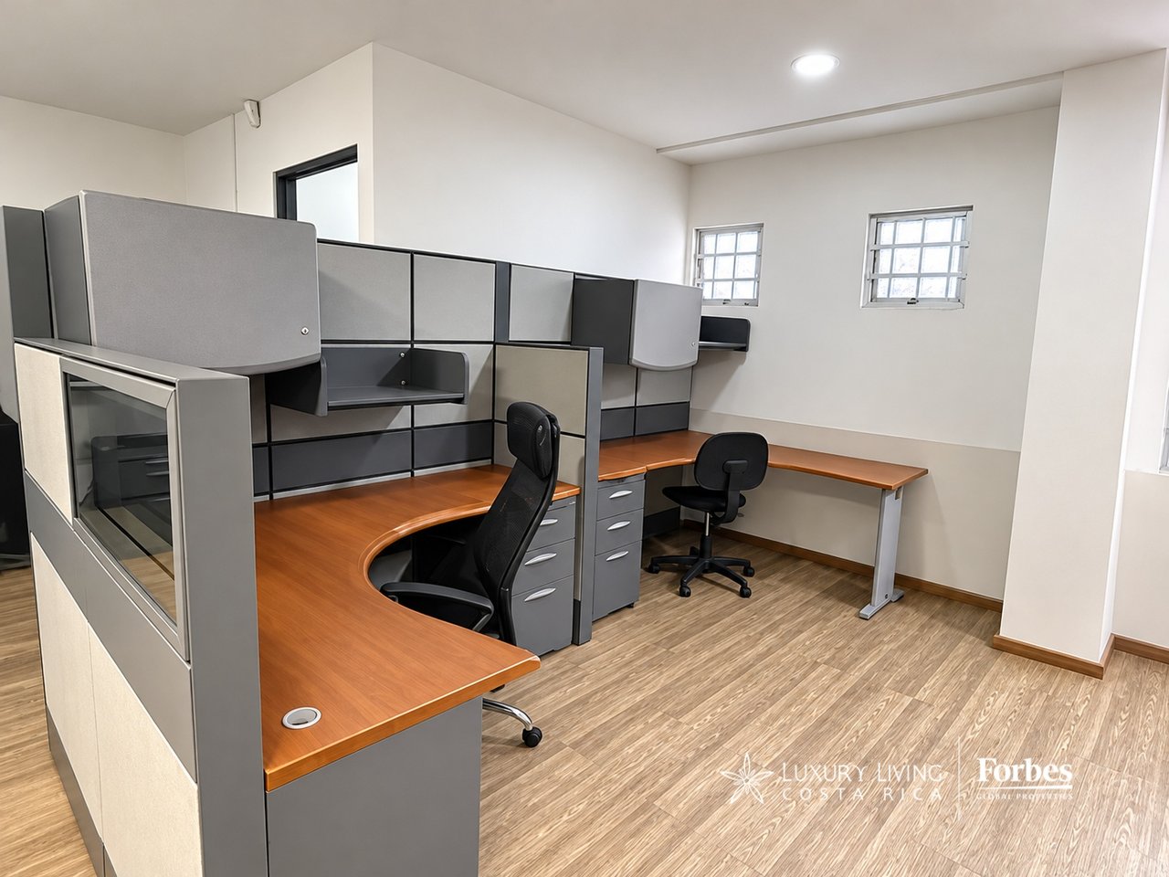21574 - Sale of a building with an excellent location in Barrio Dent
