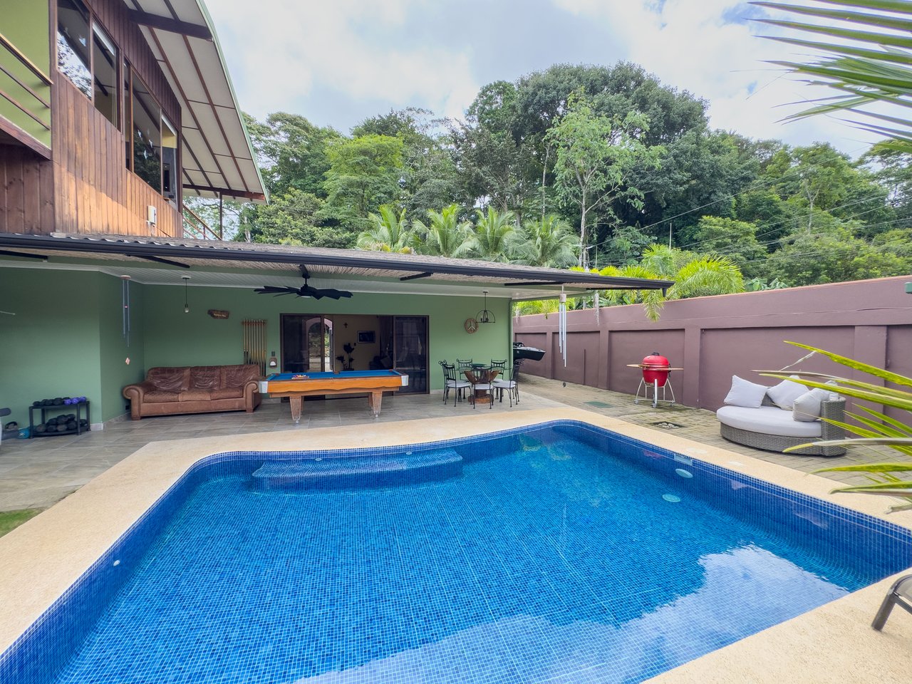 Naranjito corner lot house
