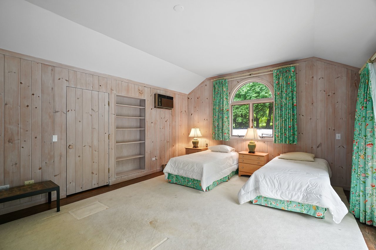 112 Narrows Road