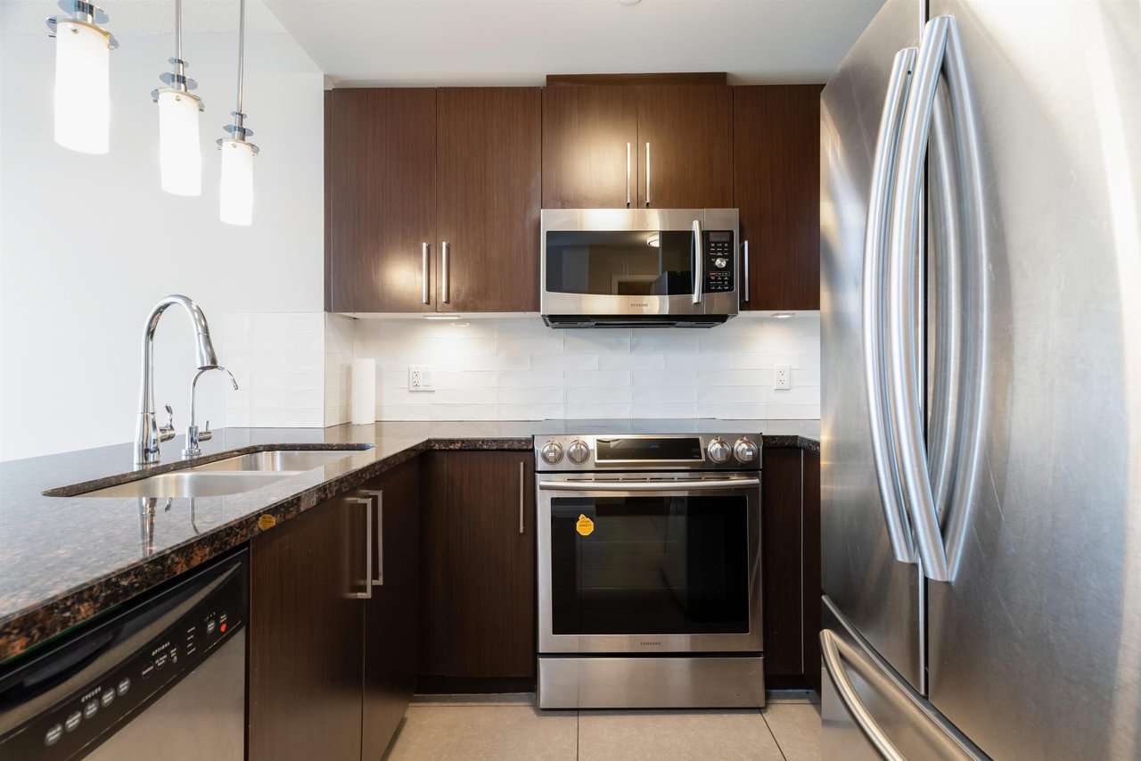 3505-888 Carnarvon St