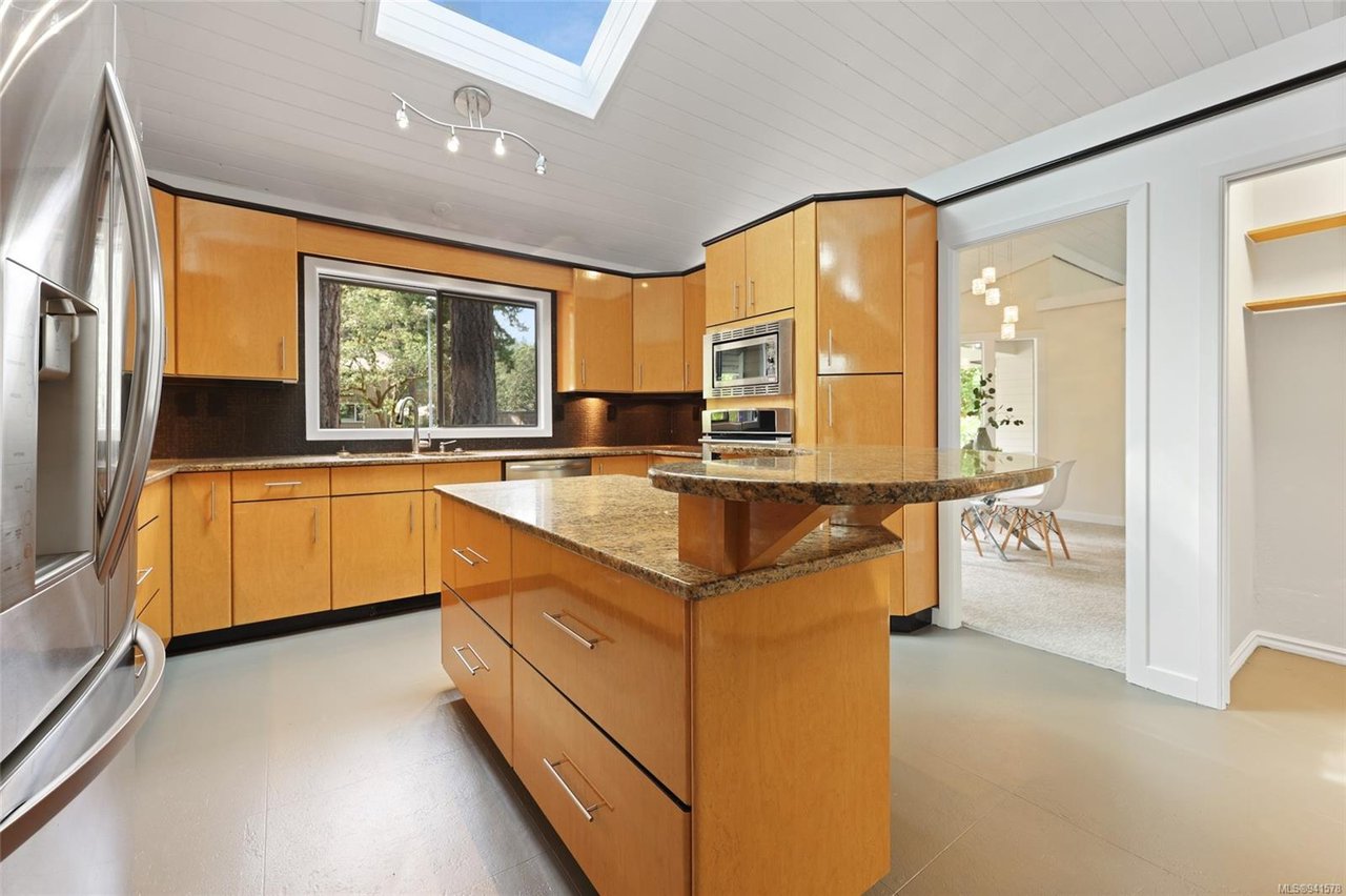 4527 Emily Carr Dr