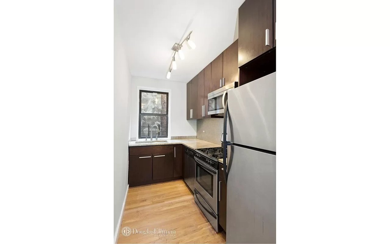 330 E 70th St, #3B
