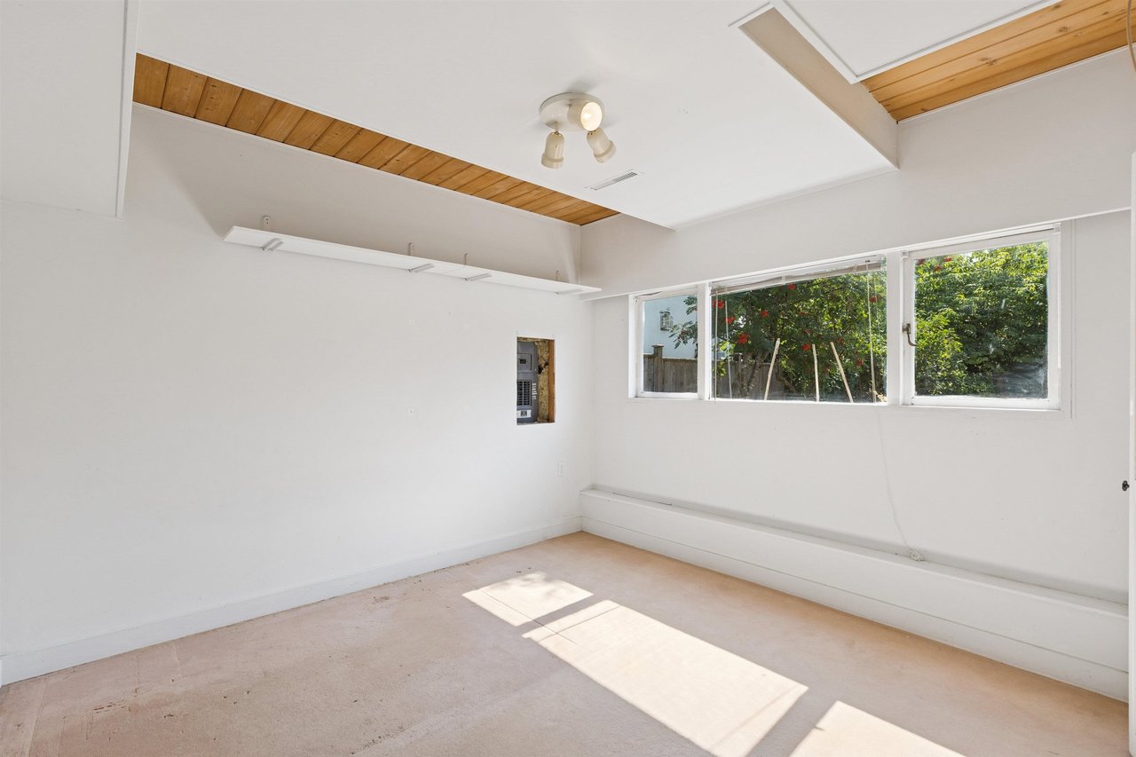 1023 Arlington Cres