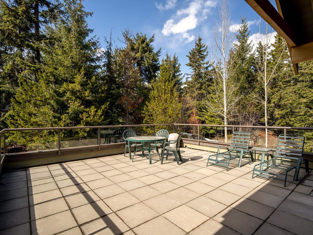 9-3554 Falcon Cres
