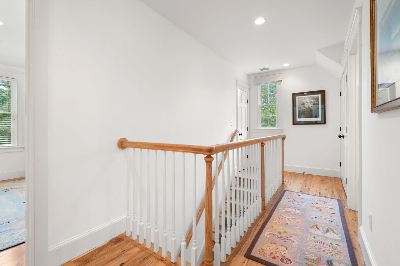 6 Oak Hollow Ln