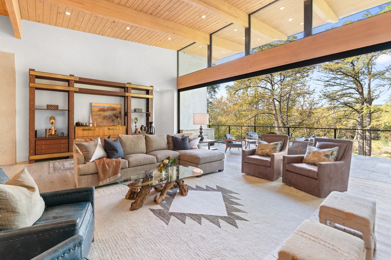 Hunt Waterfall River House