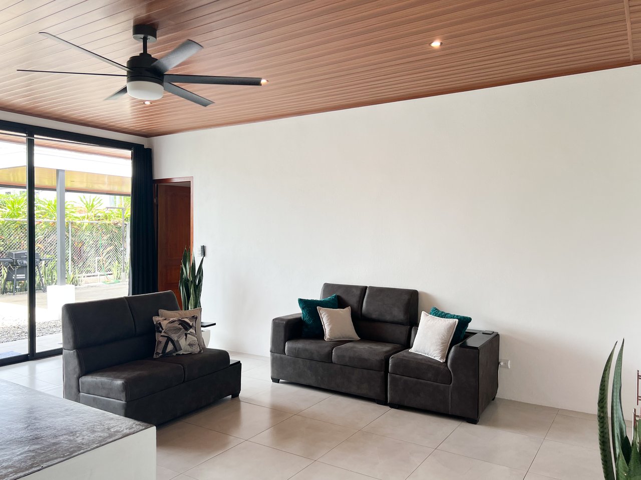 Clean, Modern Home Near Uvita Beach – Perfect Rental or Getaway