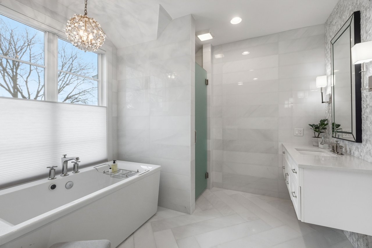 618 Buckingham Place