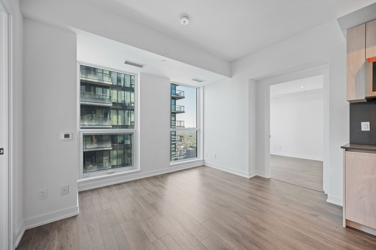 327 King Street W Unit: 4404