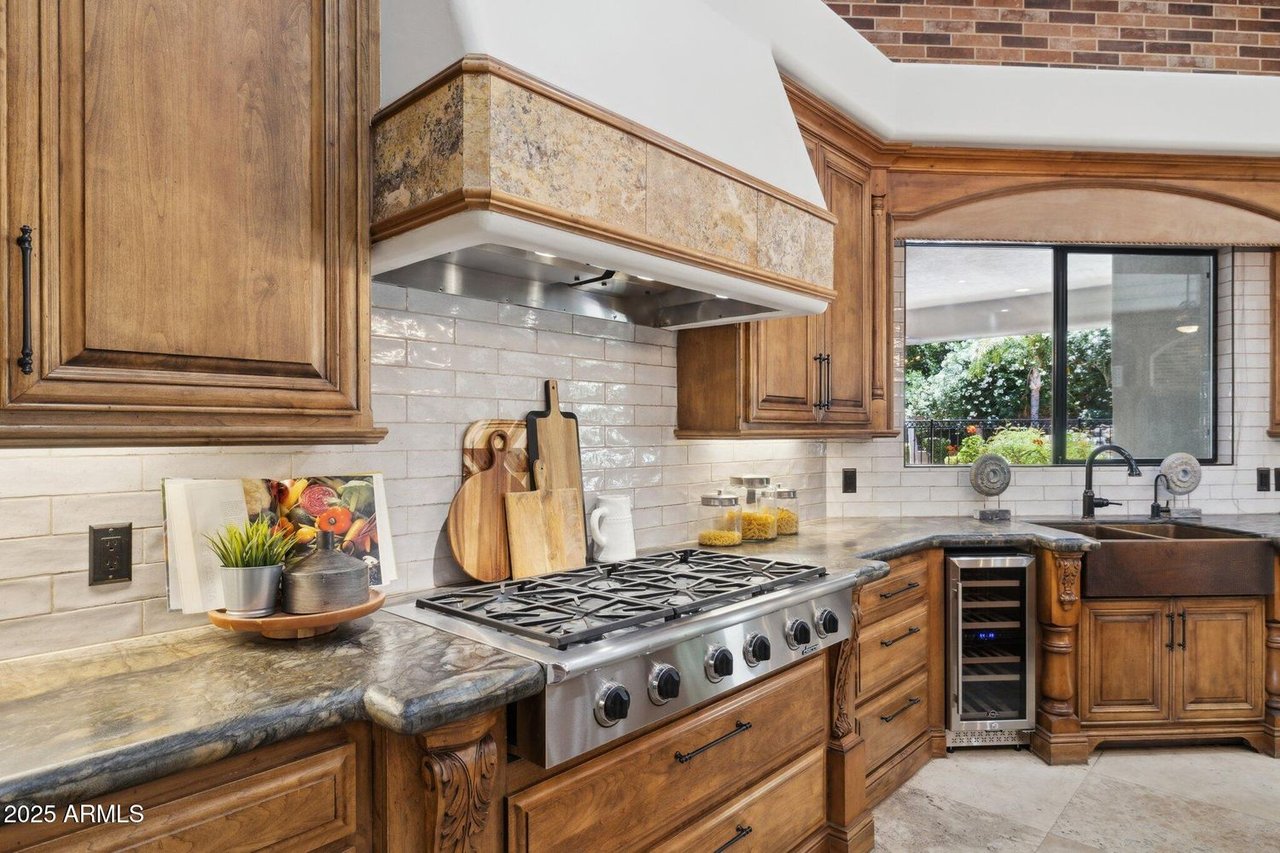 3731 E Halifax Cir 85205