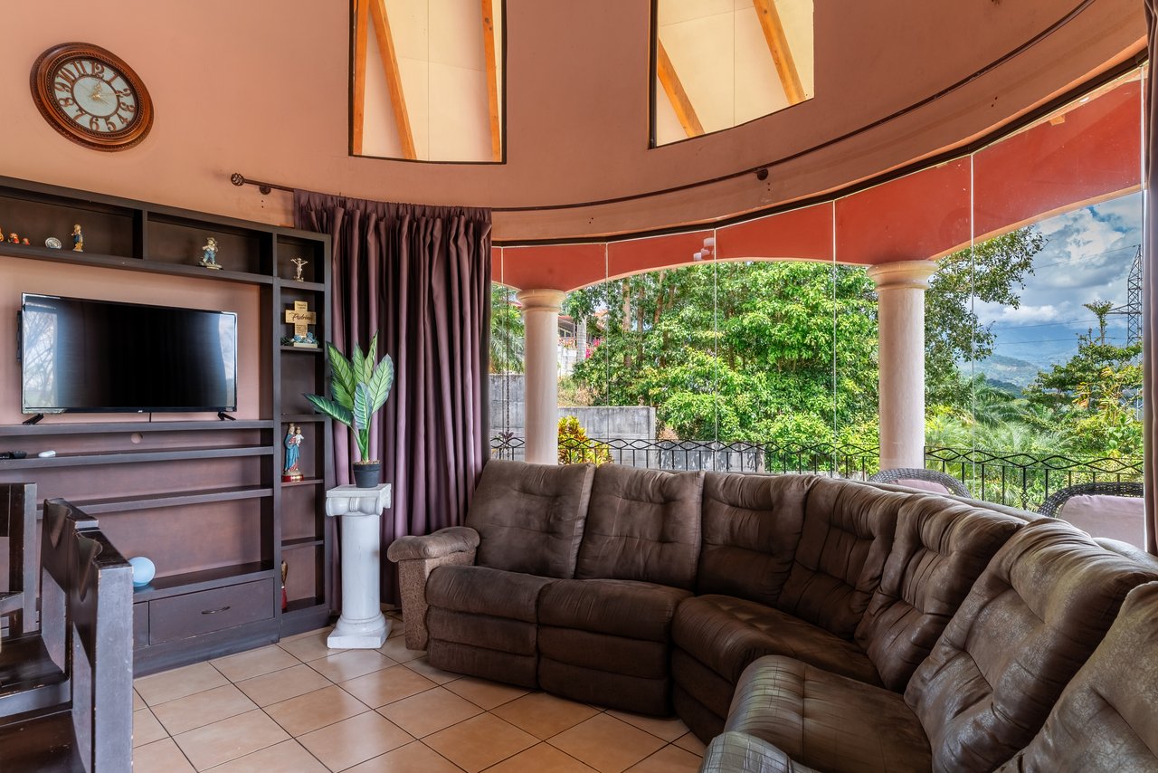 Spacious 5-Bedroom Colonial Home with 4 Bathrooms | La Bonita, Rivas.