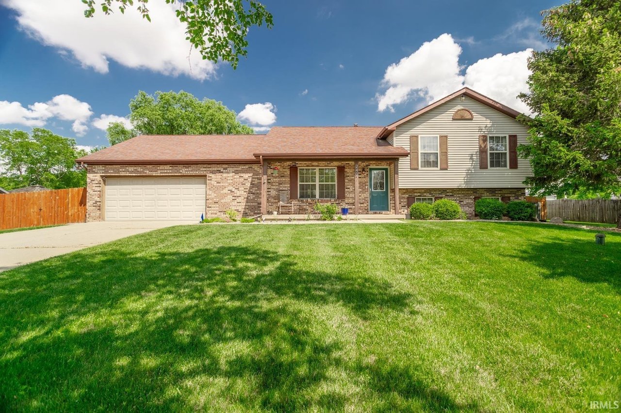 2407 W Farmington Dr