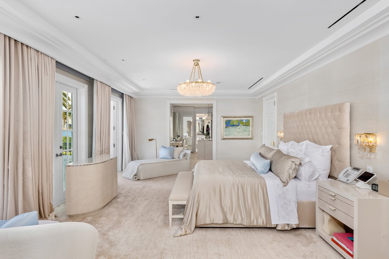 Georgian Waterfront Mansion on Everglades Island