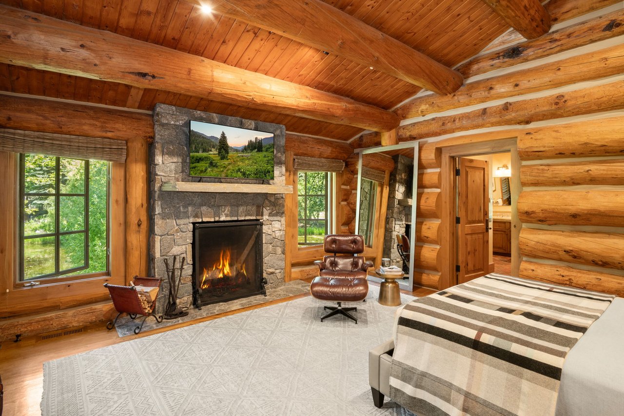 108 W Channel Ln