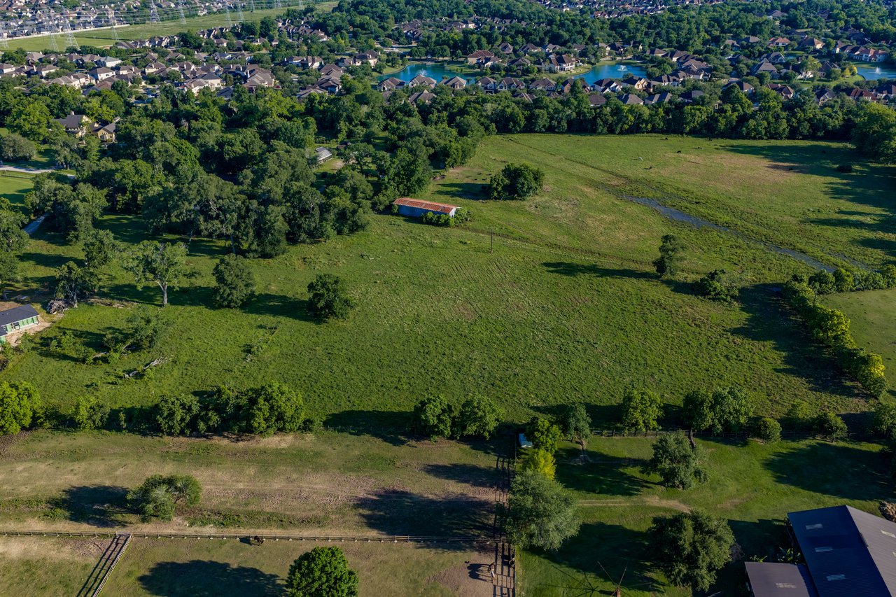 Private Listing: 27.65 Acres in Sugar Land b/w Riverstone & Sweetwater