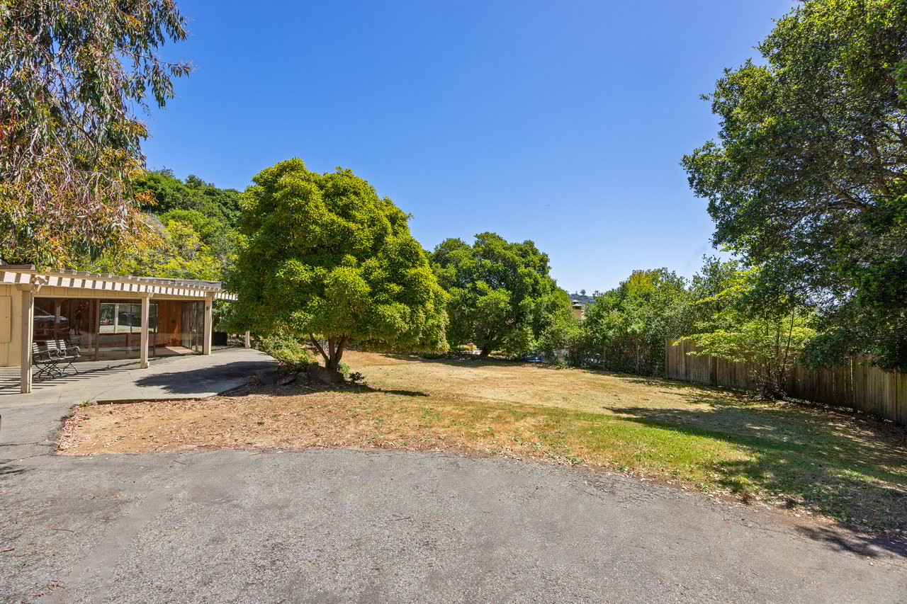 Rare 1+ Acre Dream Site