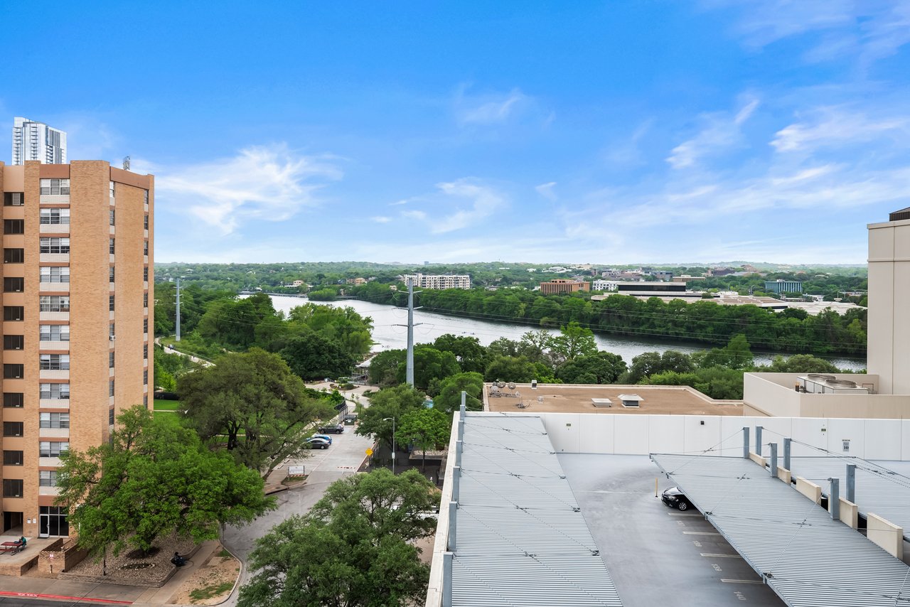 98 San Jacinto Blvd #807