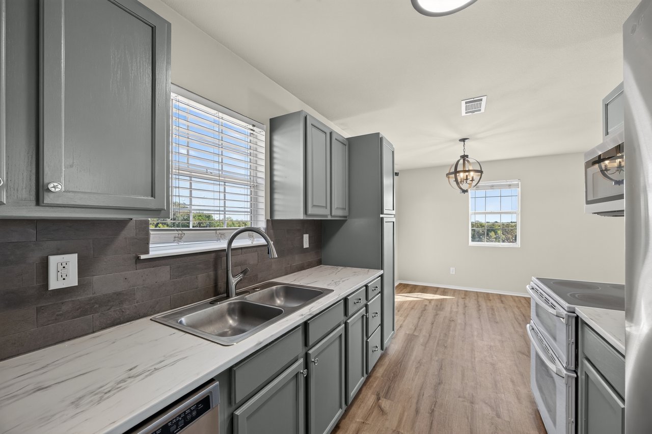 277 Private Road 1611