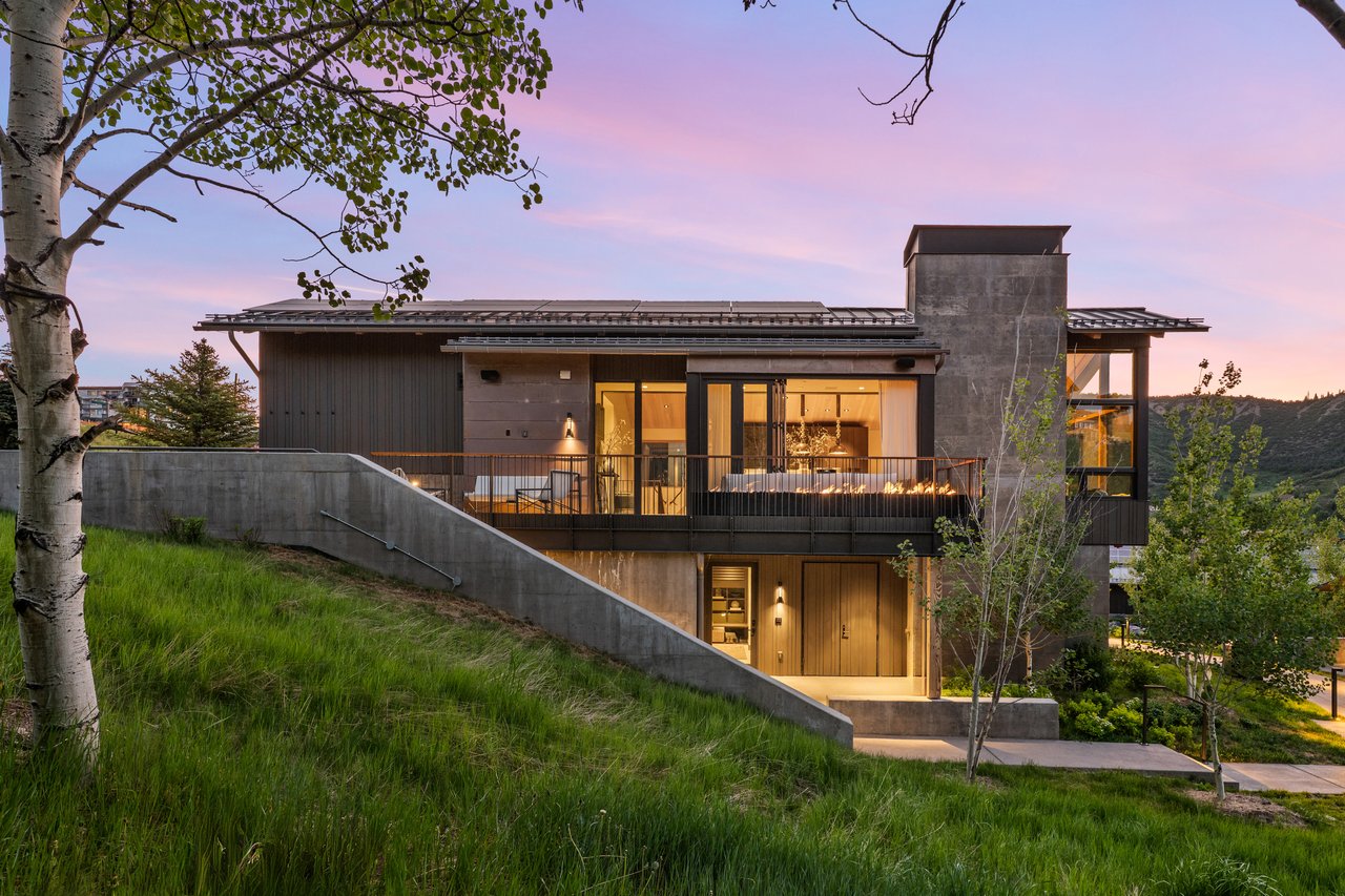 411 Wood Road, 10