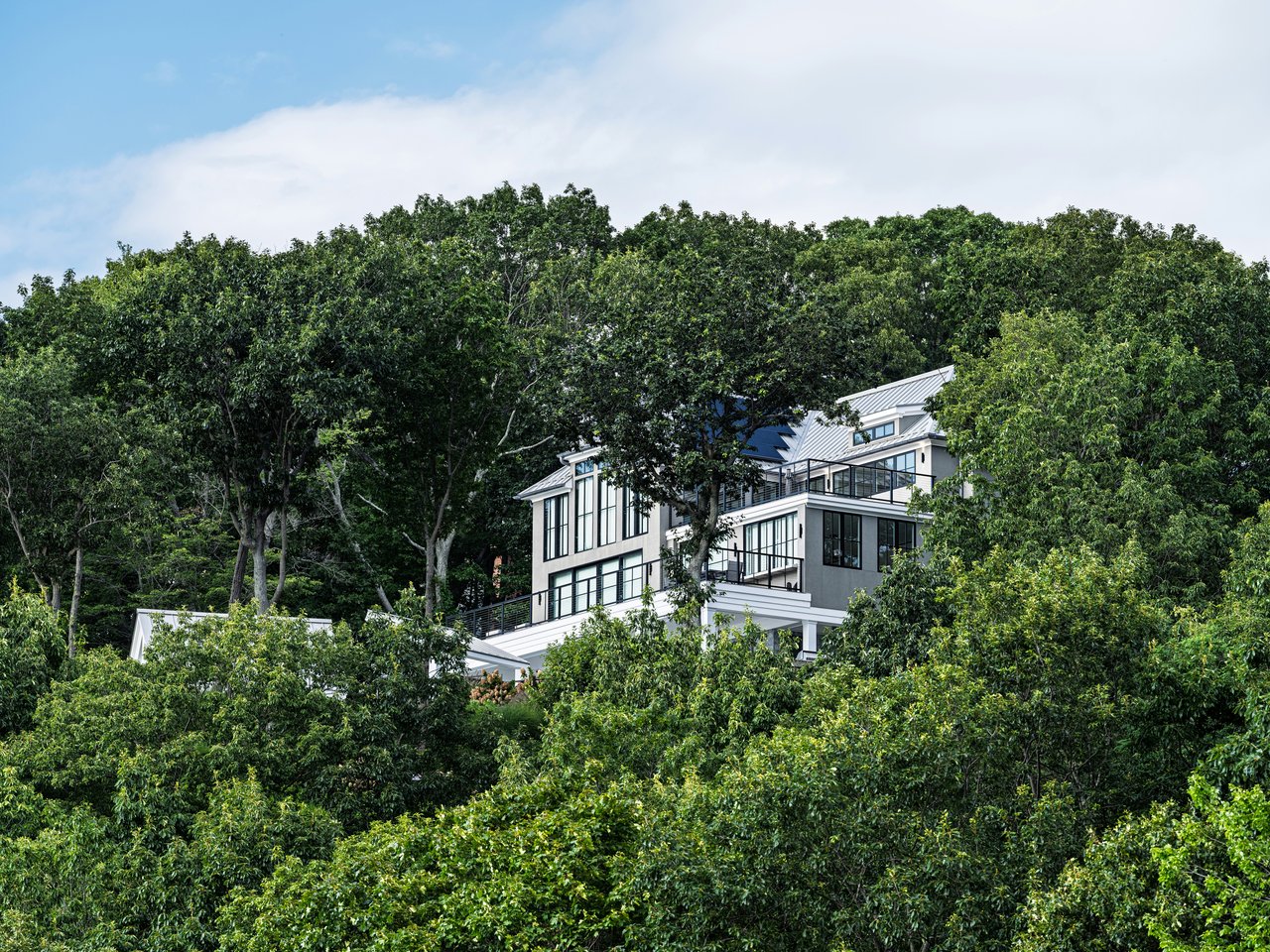 Why International Buyers Choose Long Island, New York for Luxury Real Estate