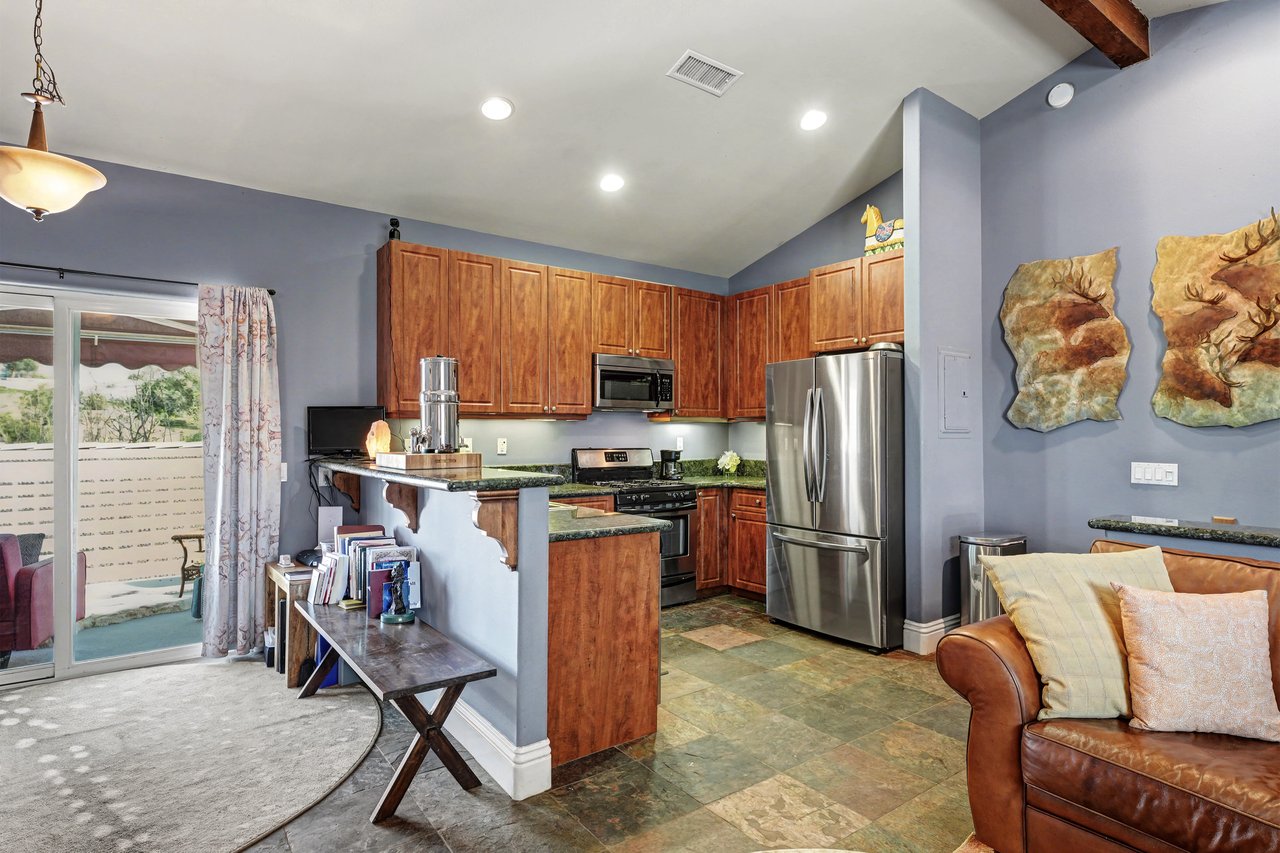 40801 Avenida La Cresta