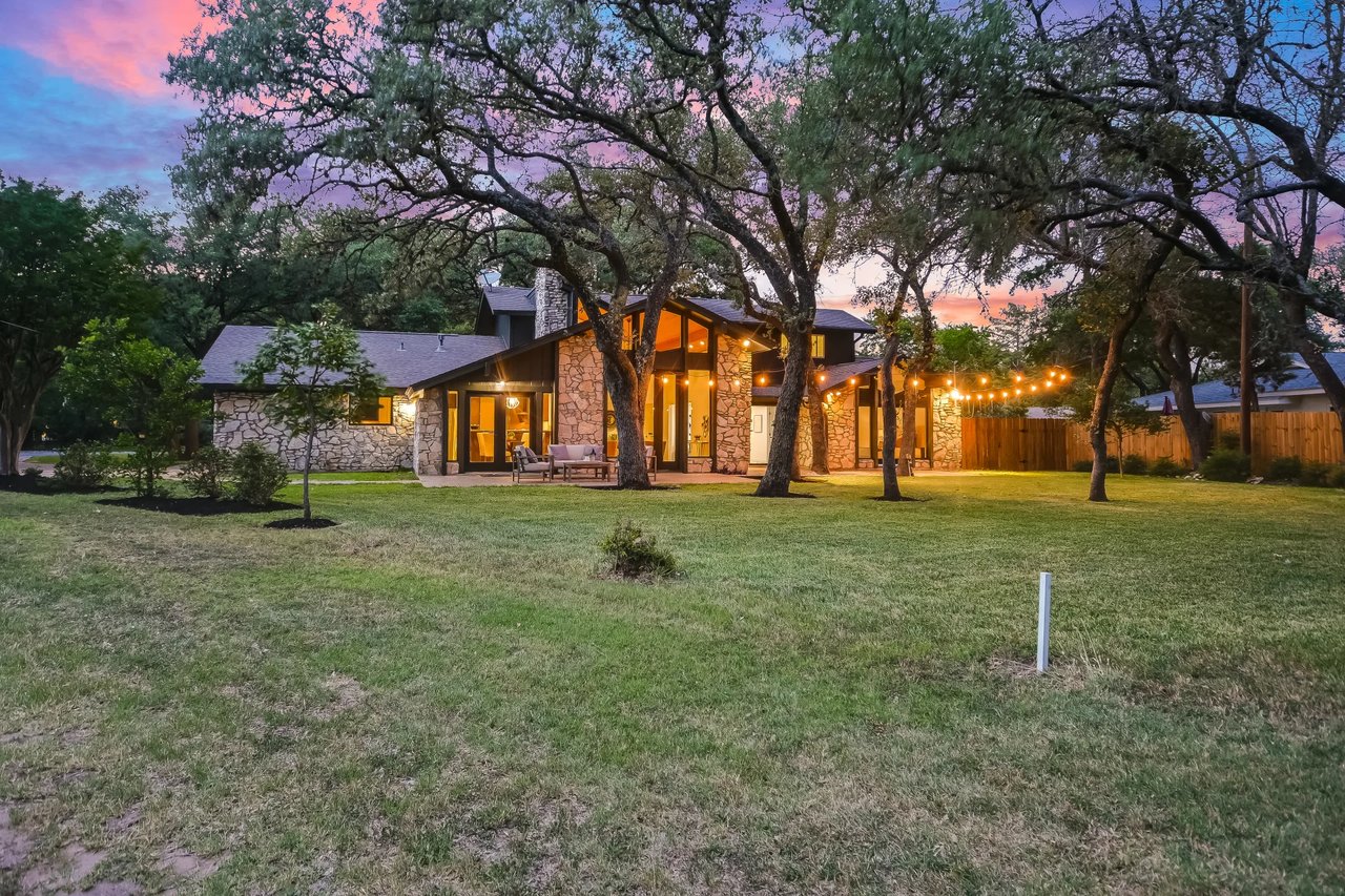 Golf Course Grandeur - 9112 Balcones Club Drive