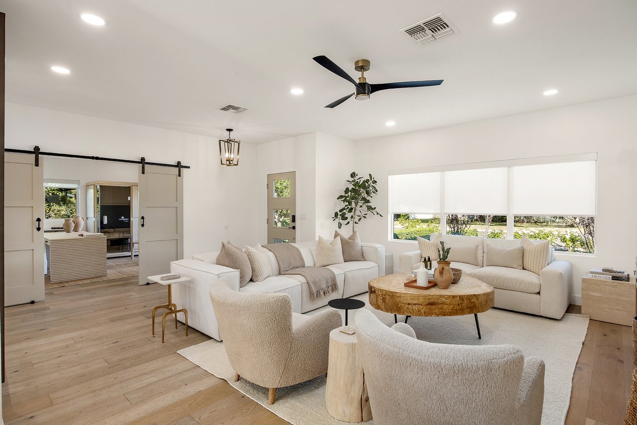 4119 E INDIANOLA Avenue