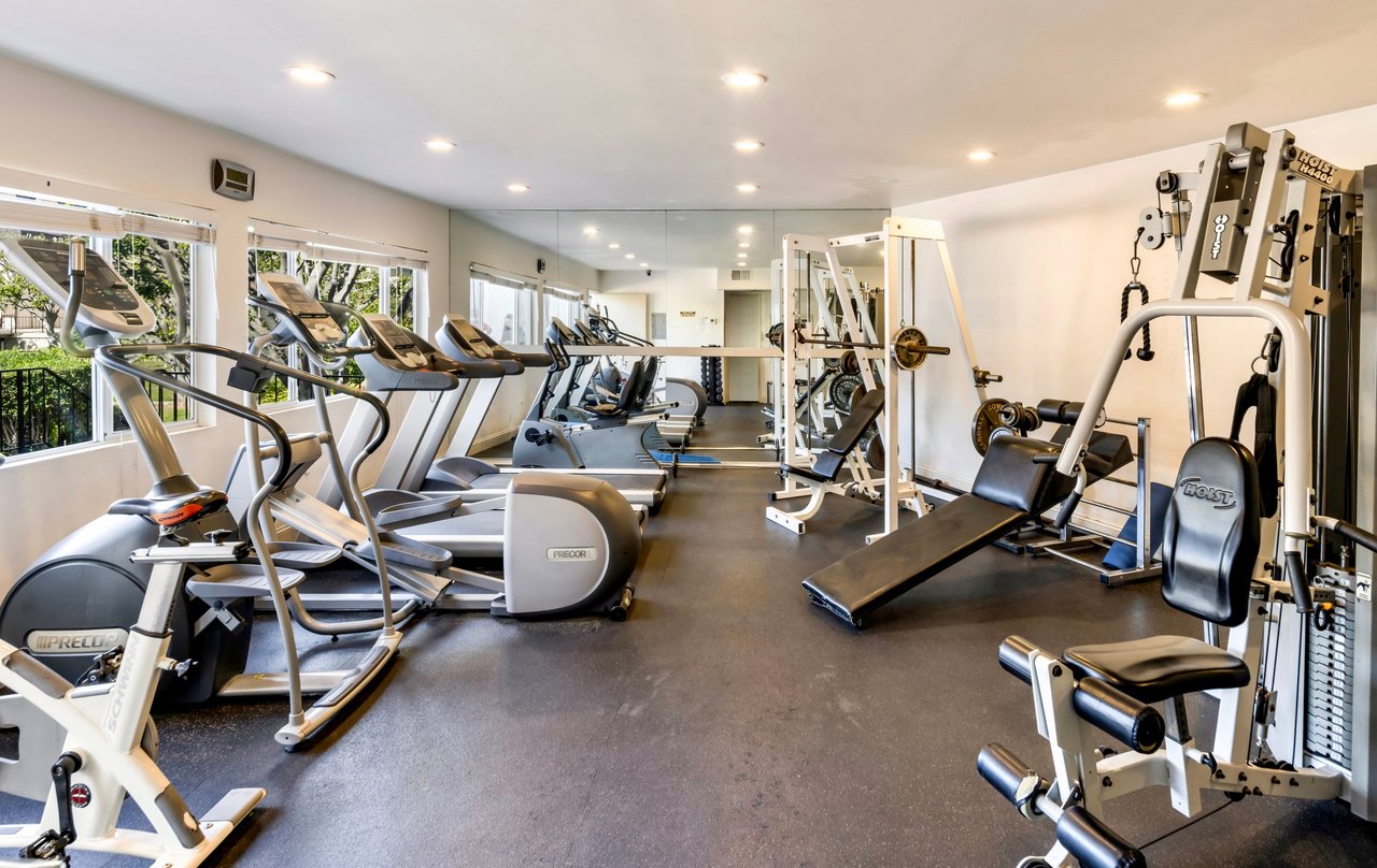 2385 Roscomare Rd Unit: D3, Bel Air 