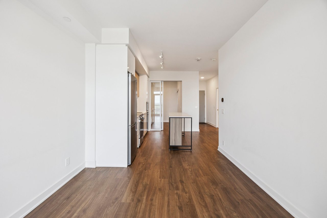 50 Upper Mall Way #2109