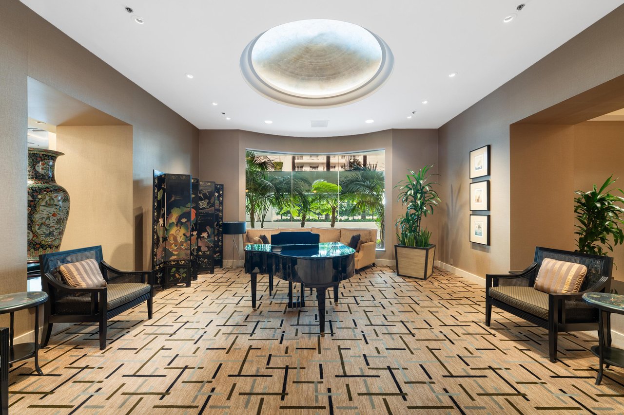 Park Wilshire #406, Wilshire Corridor