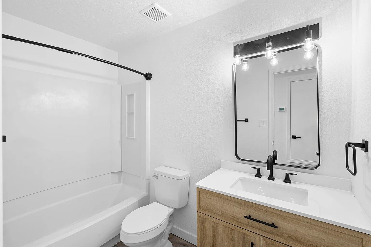 812 W Sky St SW