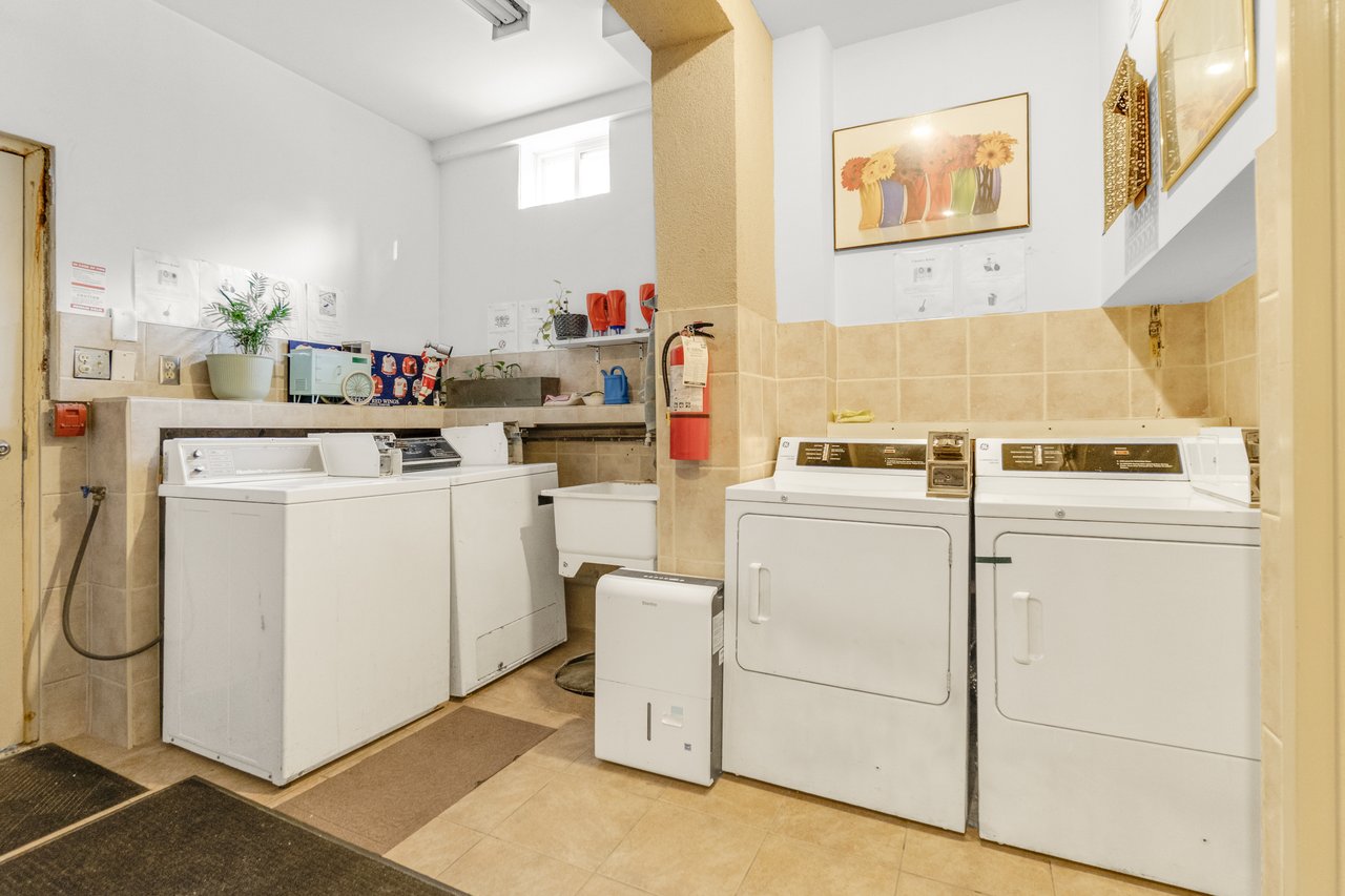 48 Mississauga Rd N 1