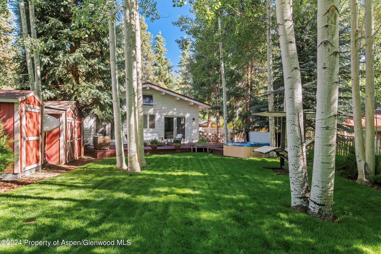 1210 Snowbunny Ln