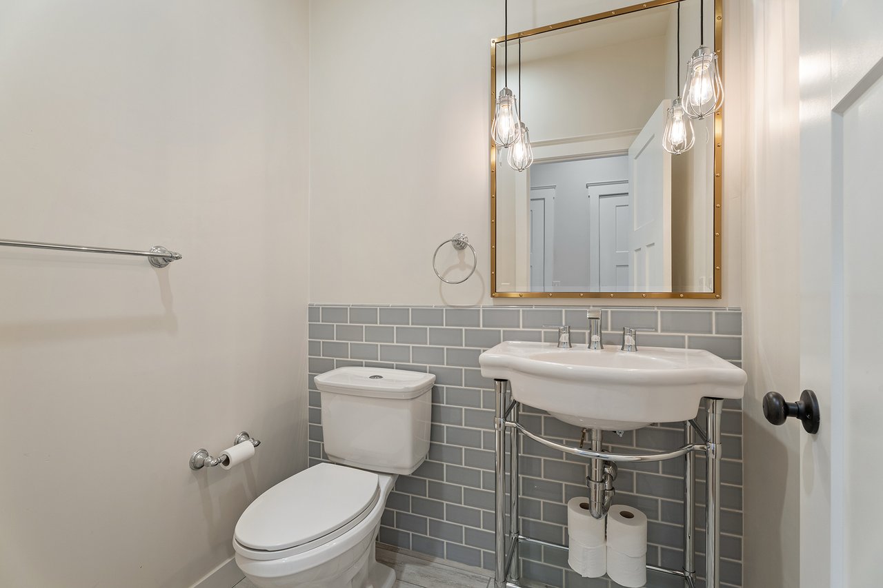 3838 E DEVONSHIRE Avenue