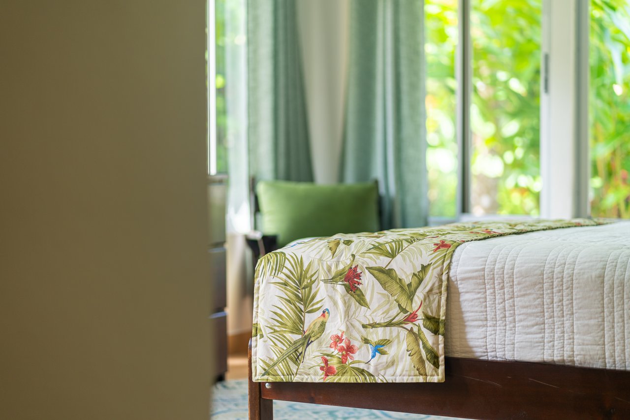 Casa Luna, 3bed /3bath Private Oasis, Convenient Location