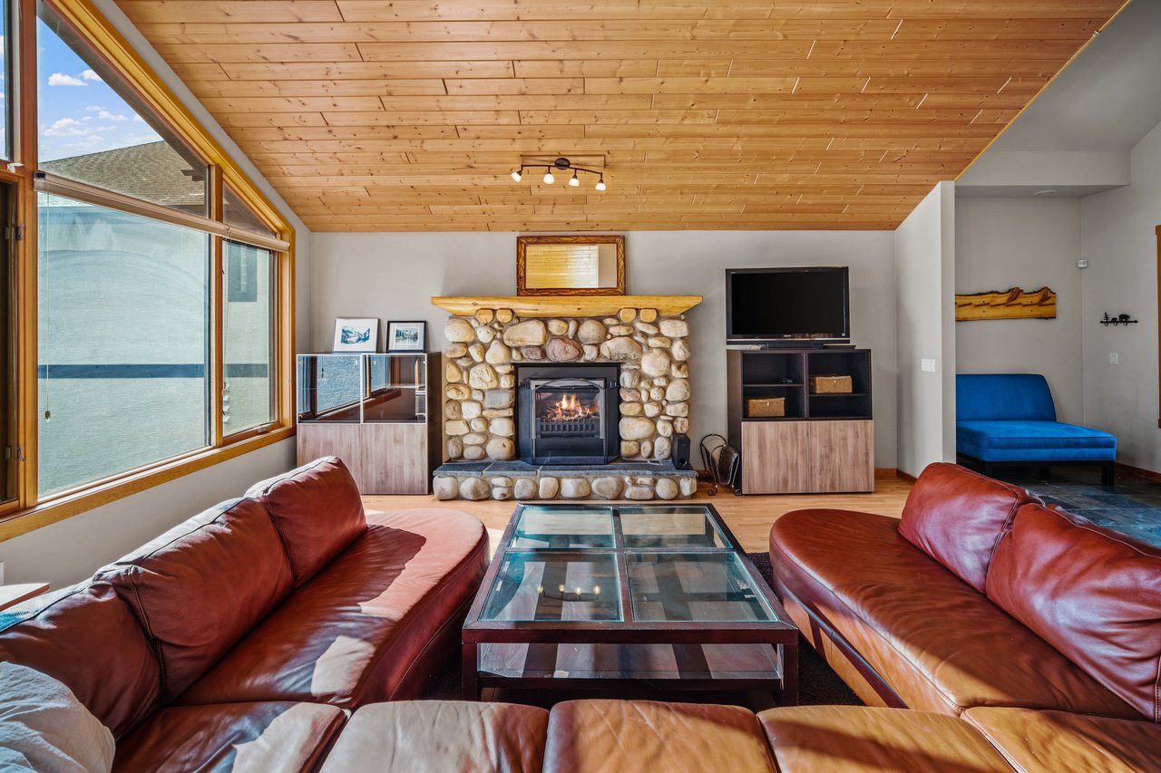 369 Eagle Heights