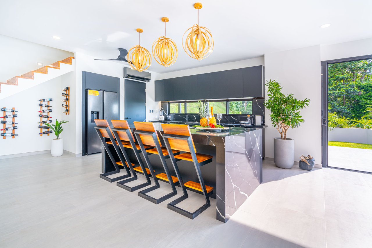 Luxury 4-Bed Home with Ocean & Jungle Views in Ojochal