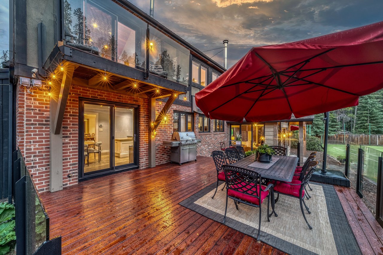 Private Mountain Retreat on Nearly Half an Acre