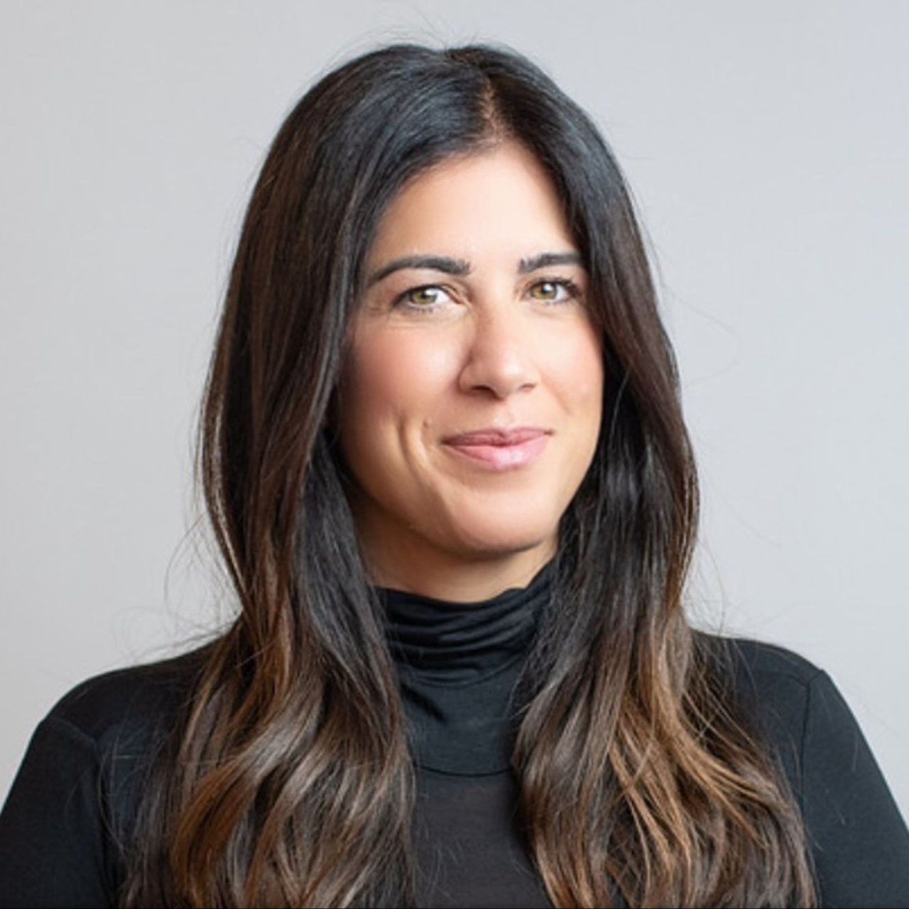 Erica Flores Newtown, CT Real Estate Agent Headshot