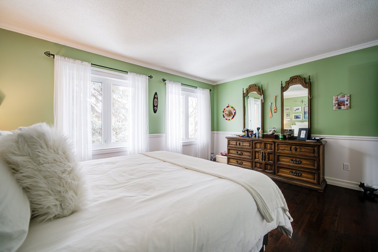 1296 Mapleridge Cres