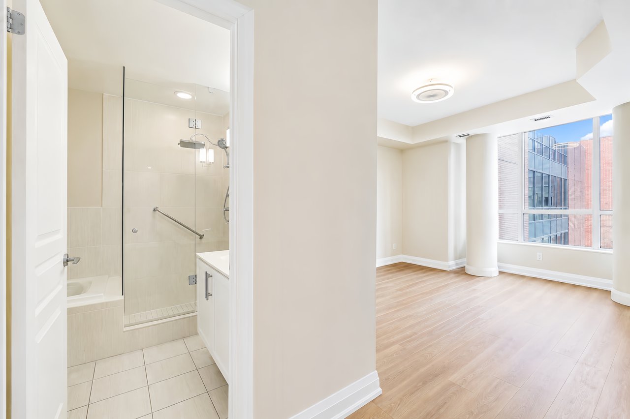 1 Hurontario St 308