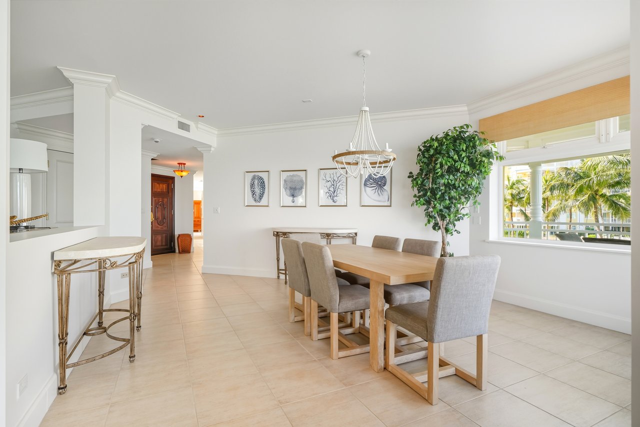 207 Beach Manor, Bayroc