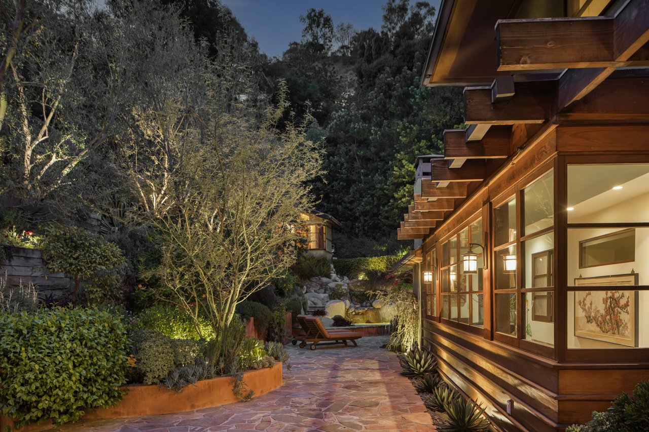 2669 Harlesden Ct, hollywood hills