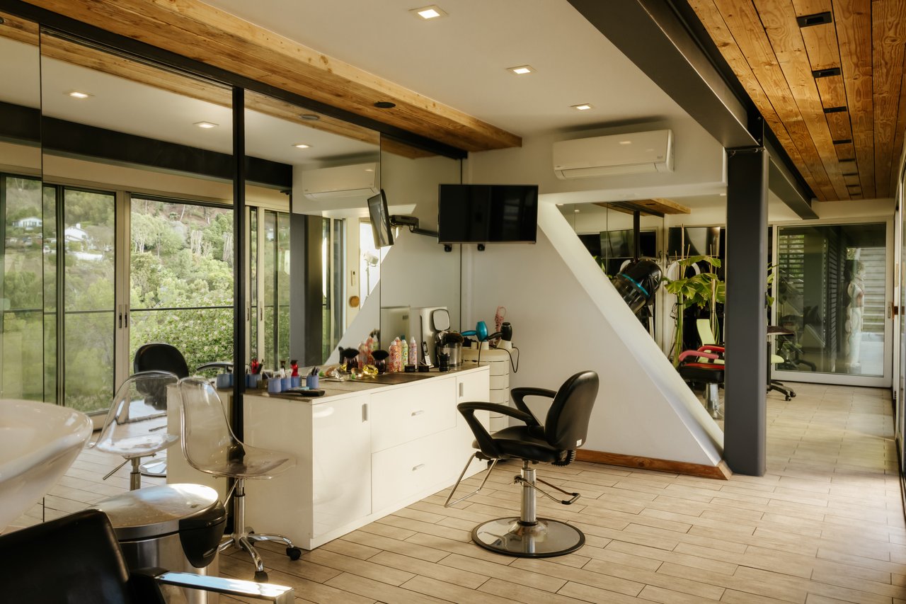 2402 Carman Crest Dr