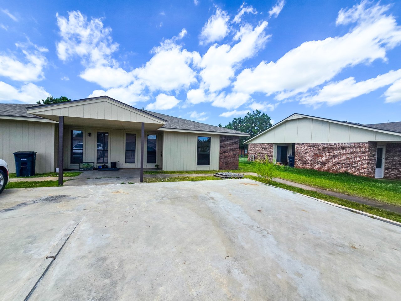 4104 N Market