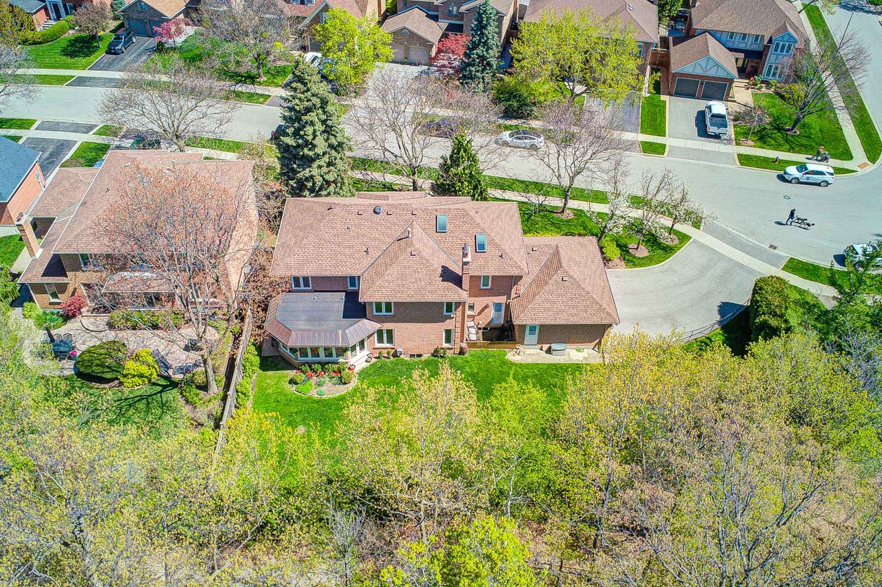 1296 Mapleridge Cres