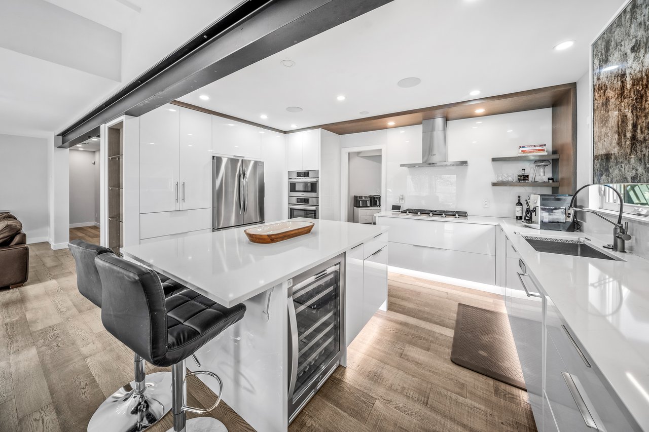 Kitchen 258 Grizzly Crescent, Canmore, AB