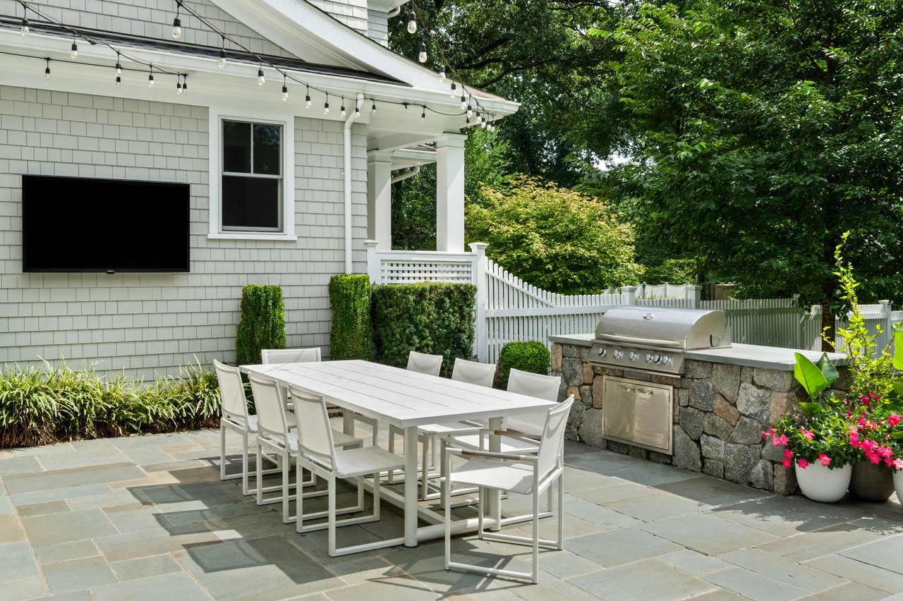 2 Brook Lane, Westport