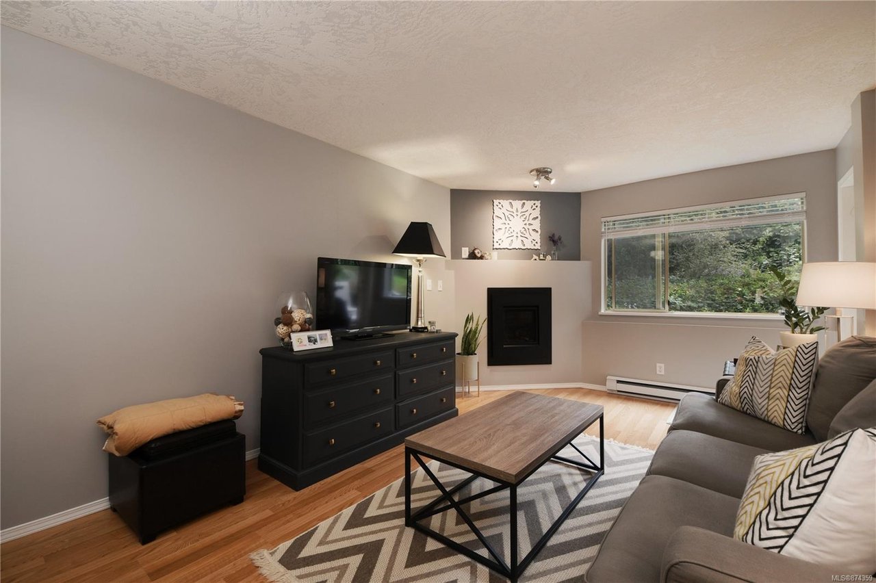 105-3400 Quadra St